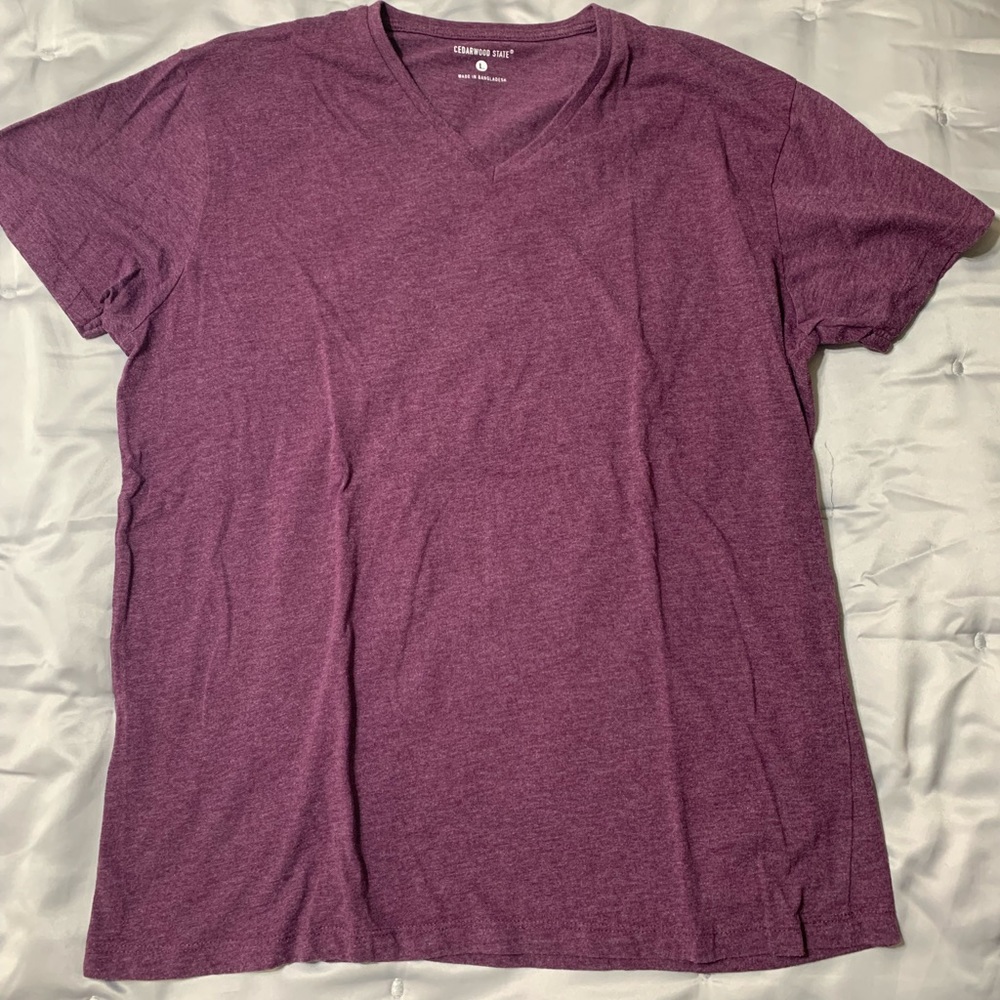 V neck - Picture 2 of 3